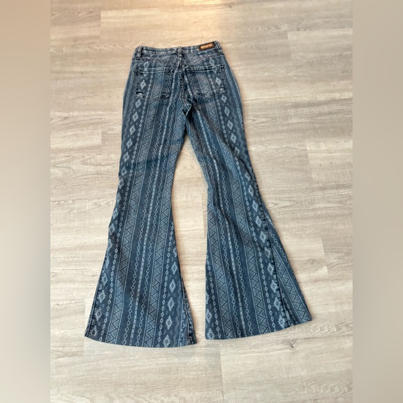 Shyanne Women's Sz 26x34L South Western Print Aztec  Flare Jeans Tribal Country - Picture 3 of 8